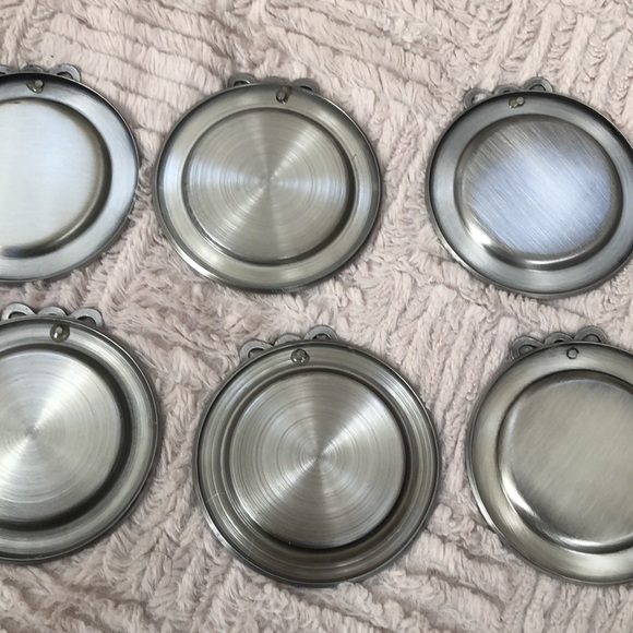 Set of 8 round metal coasters with double heart accent detail - New- never used - Picture 12 of 12